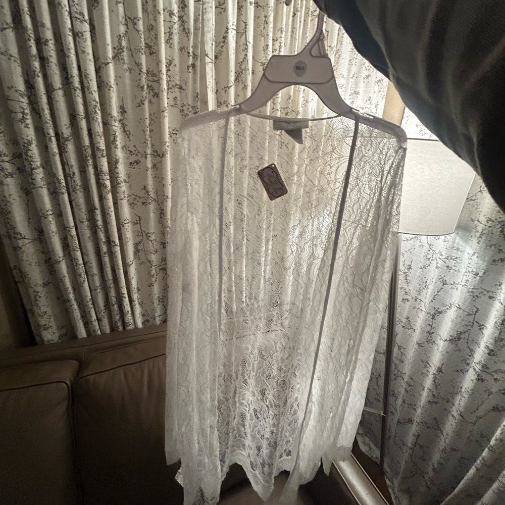 Elegant White Lace Cardigan from Icing Bridal Bar Size:M/L